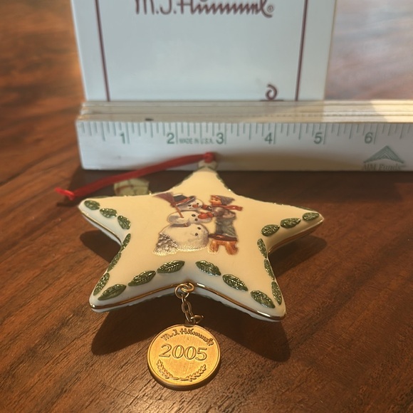 M.J. Hummel 2005 Christmas Star Ornament Snowman & Boy Danbury Mint - Picture 8 of 8